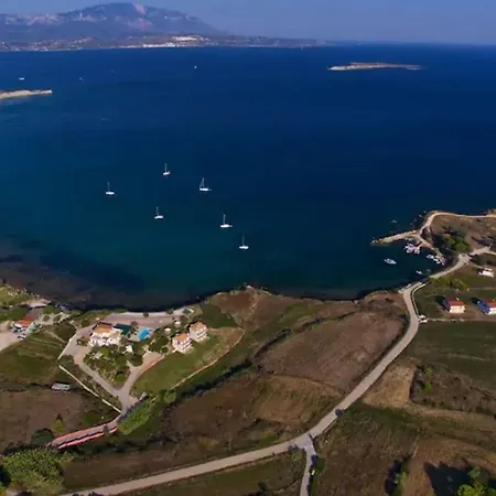 Nik's Summer House *