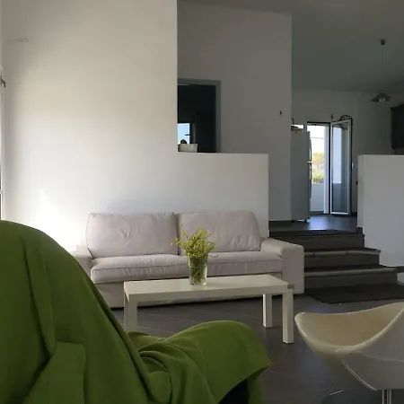 Nik's Summer House *