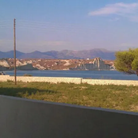 Nik's Summer House *